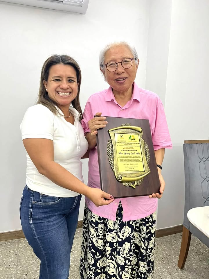 Pedro Carbo honra el legado de la hermana Elizabeth Kim por su aporte a la salud local
