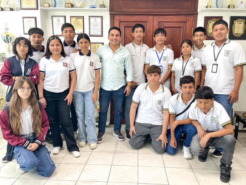 Pedro Carbo: Estudiantes de Matilde Hidalgo y Eduardo Granja culminan sus pasantías