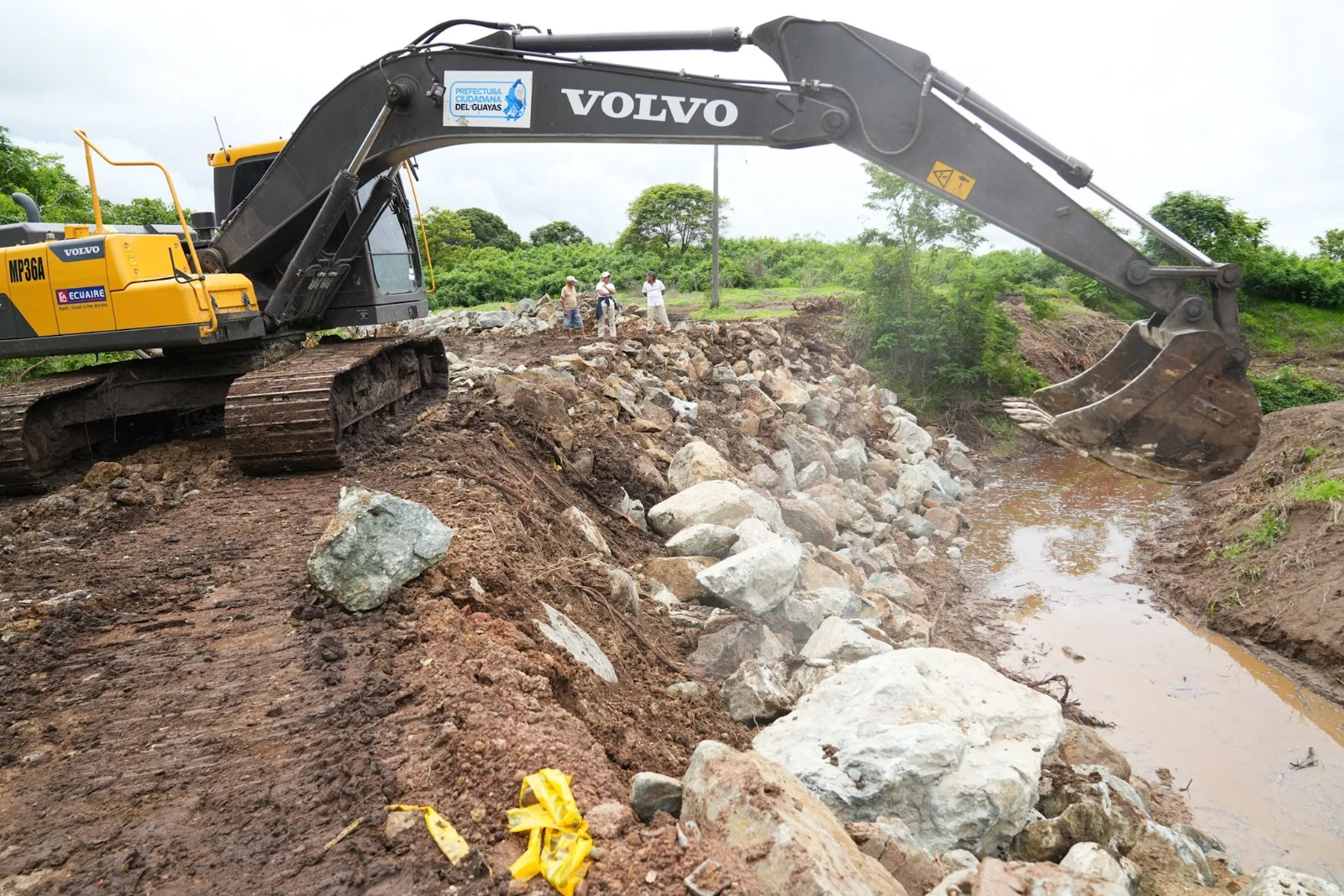 Pedro Carbo: Prefectura del Guayas atiende socavón en vía de acceso a Bachilleros