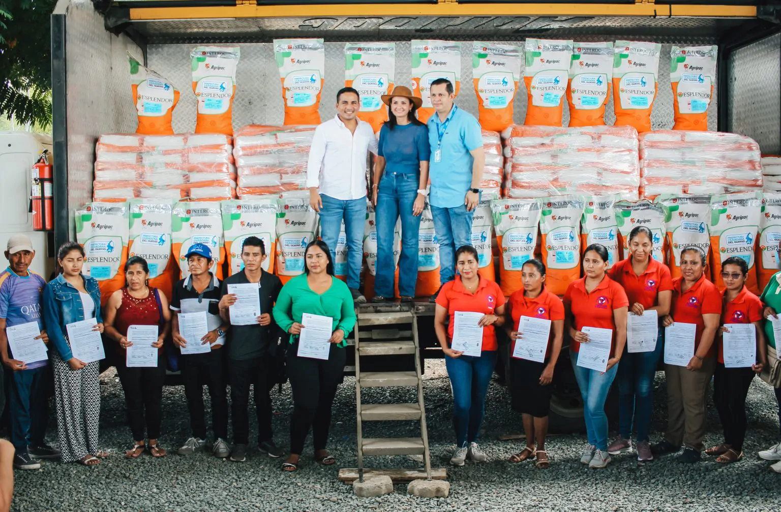Pedro Carbo: Prefectura entrega 1.185 sacas de semillas a agricultores