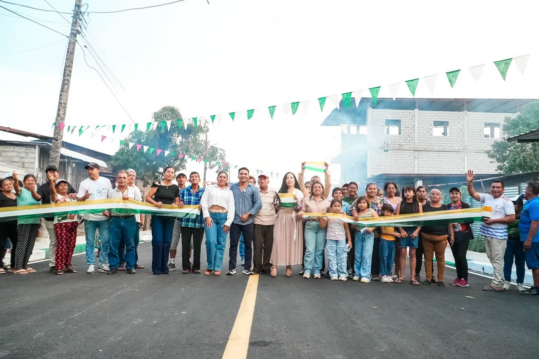 Pedro Carbo entrega obras viales en La Delicia para mejorar movilidad y seguridad