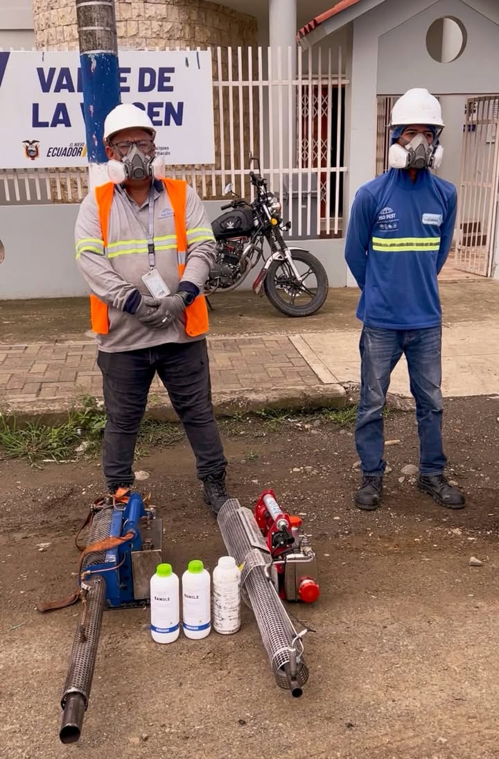 Fumigan calles y hogares de Valle de la Virgen contra el dengue
