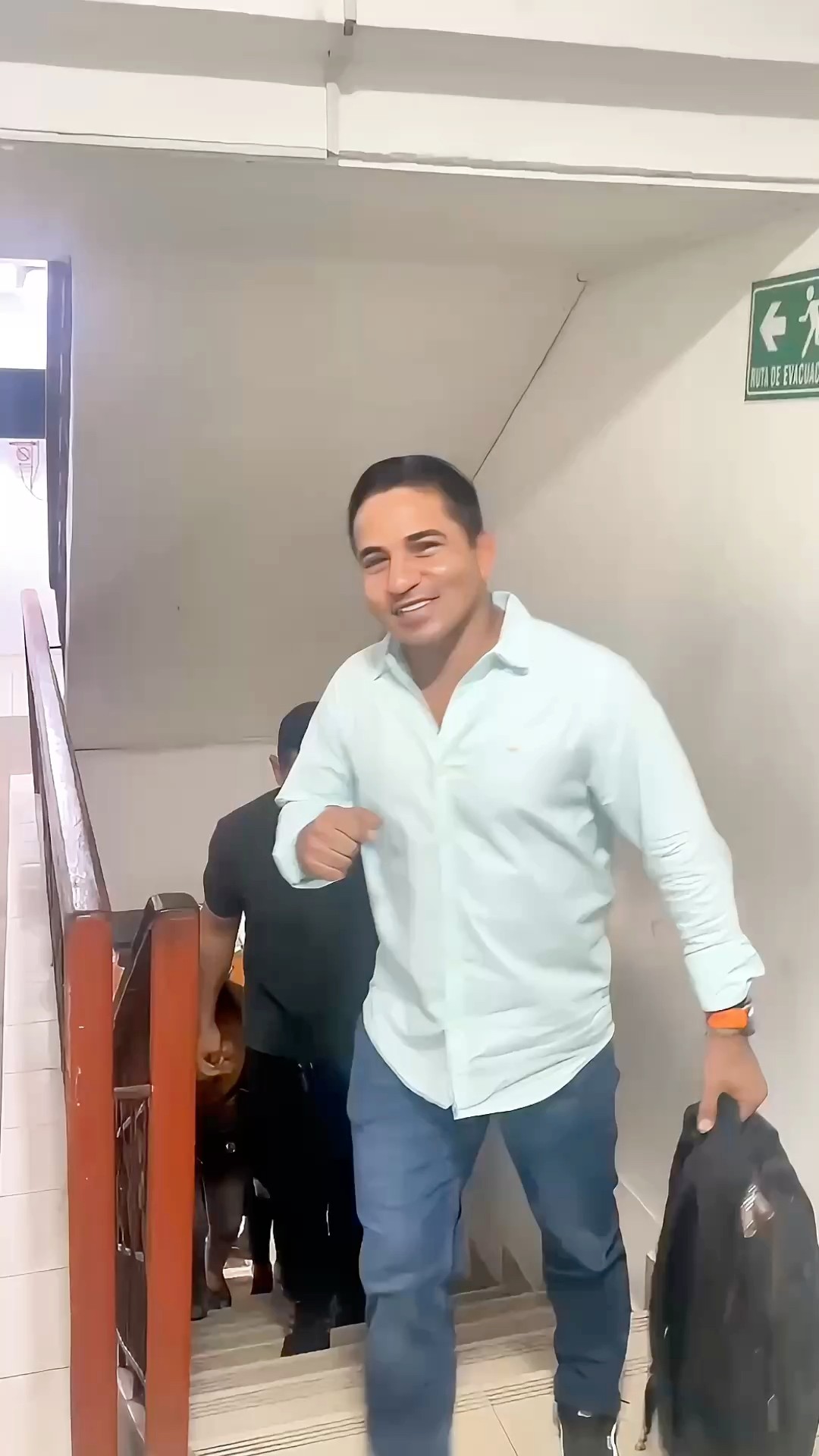 Pedro Carbo: Alcaldía abre puertas para escuchar y resolver problemas vecinos